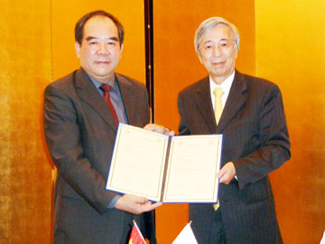 華中科技大学と大学間学術交流協定を締結しました