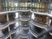 特徴ある建物the Hive