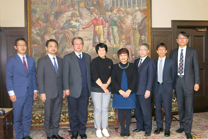 Visit from Foreign Trade University (Vietnam)_image
