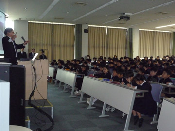 工学研究科と附属学校との連携授業