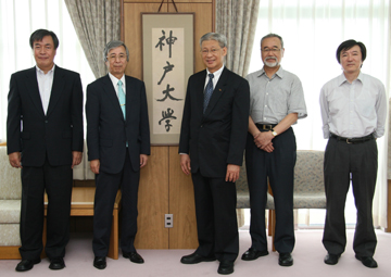 フィリピン経済閣僚が福田学長を表敬訪問しました