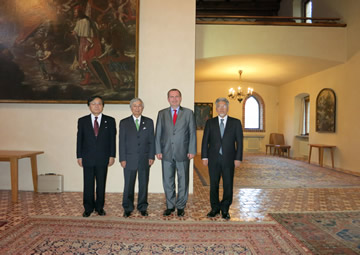 福田学長がチェコ カレル大学長を表敬訪問しました 国立大学法人 神戸大学 Kobe University 福田学長がチェコ カレル大学長を表敬訪問しました 国立大学法人 神戸大学 Kobe University