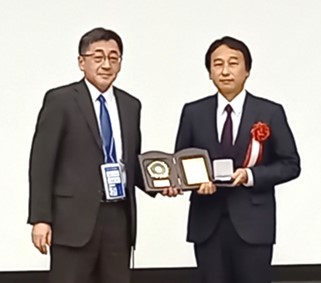 立川教授　授賞式の写真
