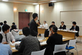 発言する学生
