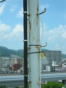 深江キャンパス5号館屋上に設置した大気採取口