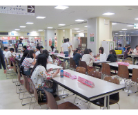 食ホールおよび厨房、店舗での照明の間引き点灯