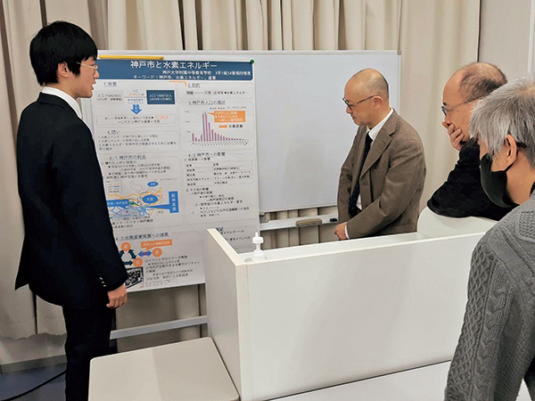 福田による兵庫地理学協会・12月特別例会での発表の様子
